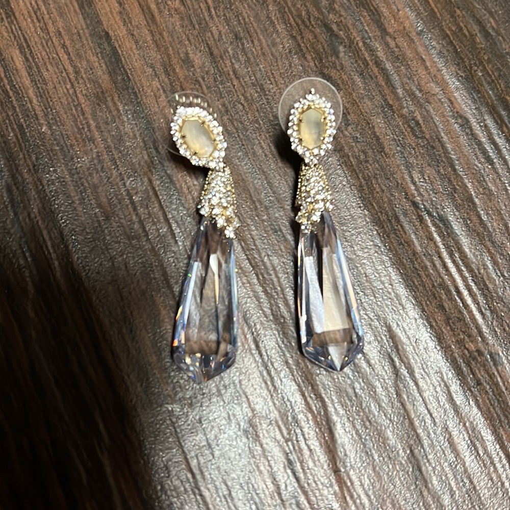 Kendra Scott bridal collection earrings